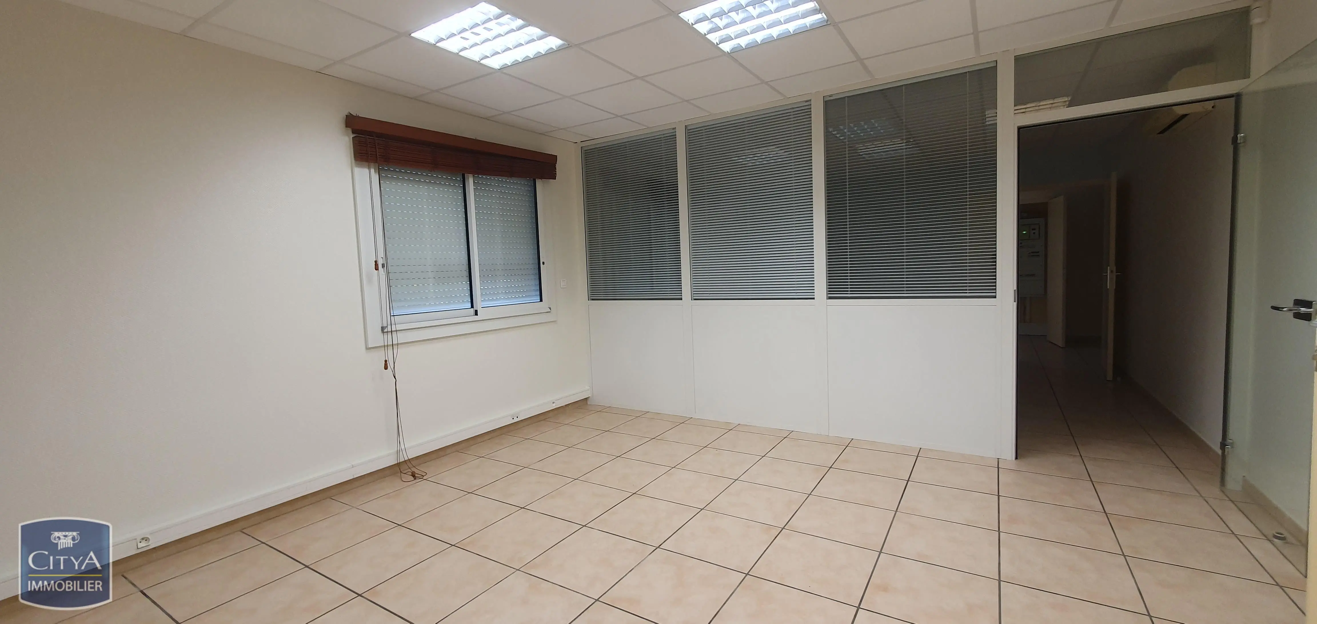 Photo 10 Local Professionnel 170m²