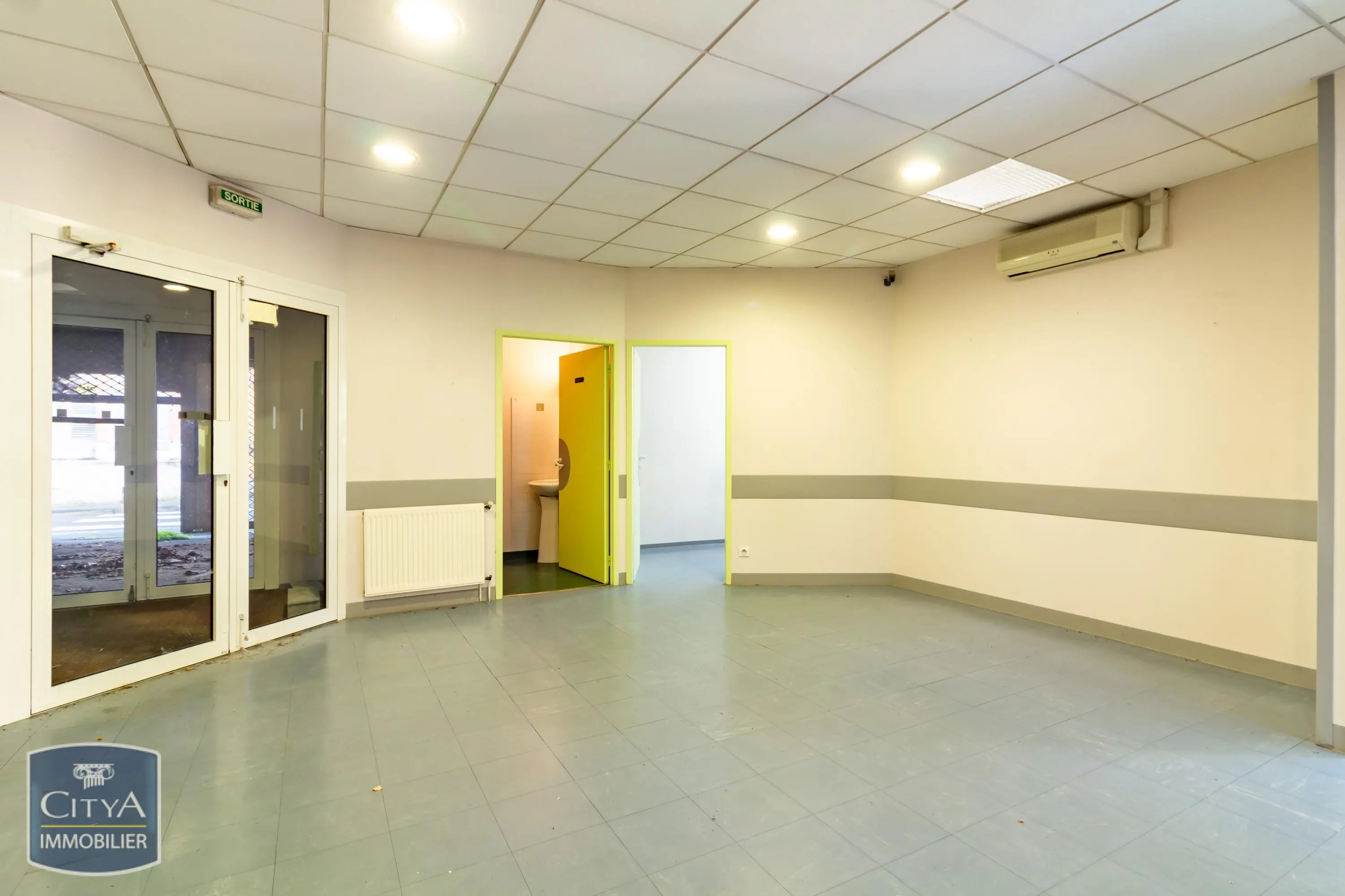 Photo 3 Local Professionnel 443m²