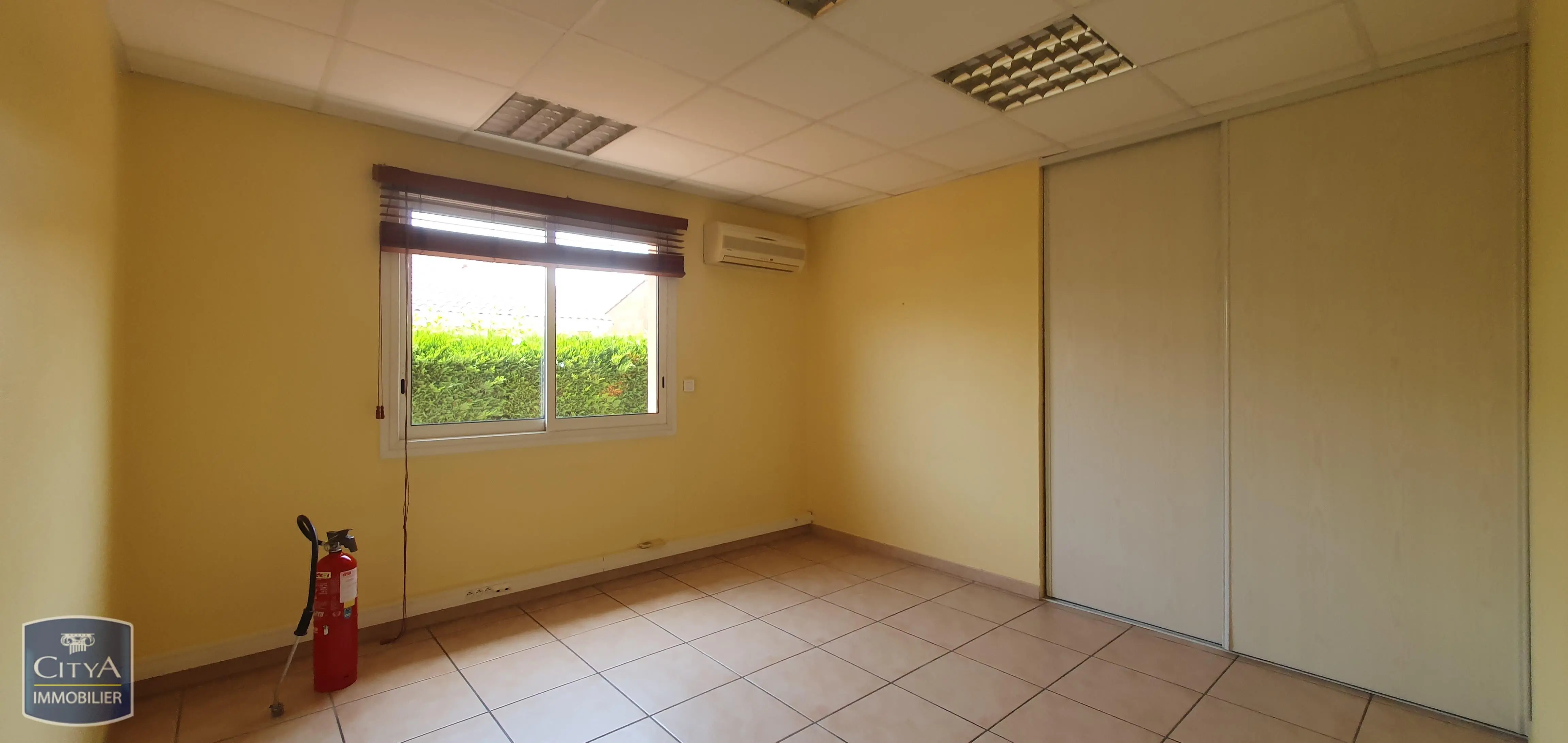 Photo 3 Local Professionnel 170m²