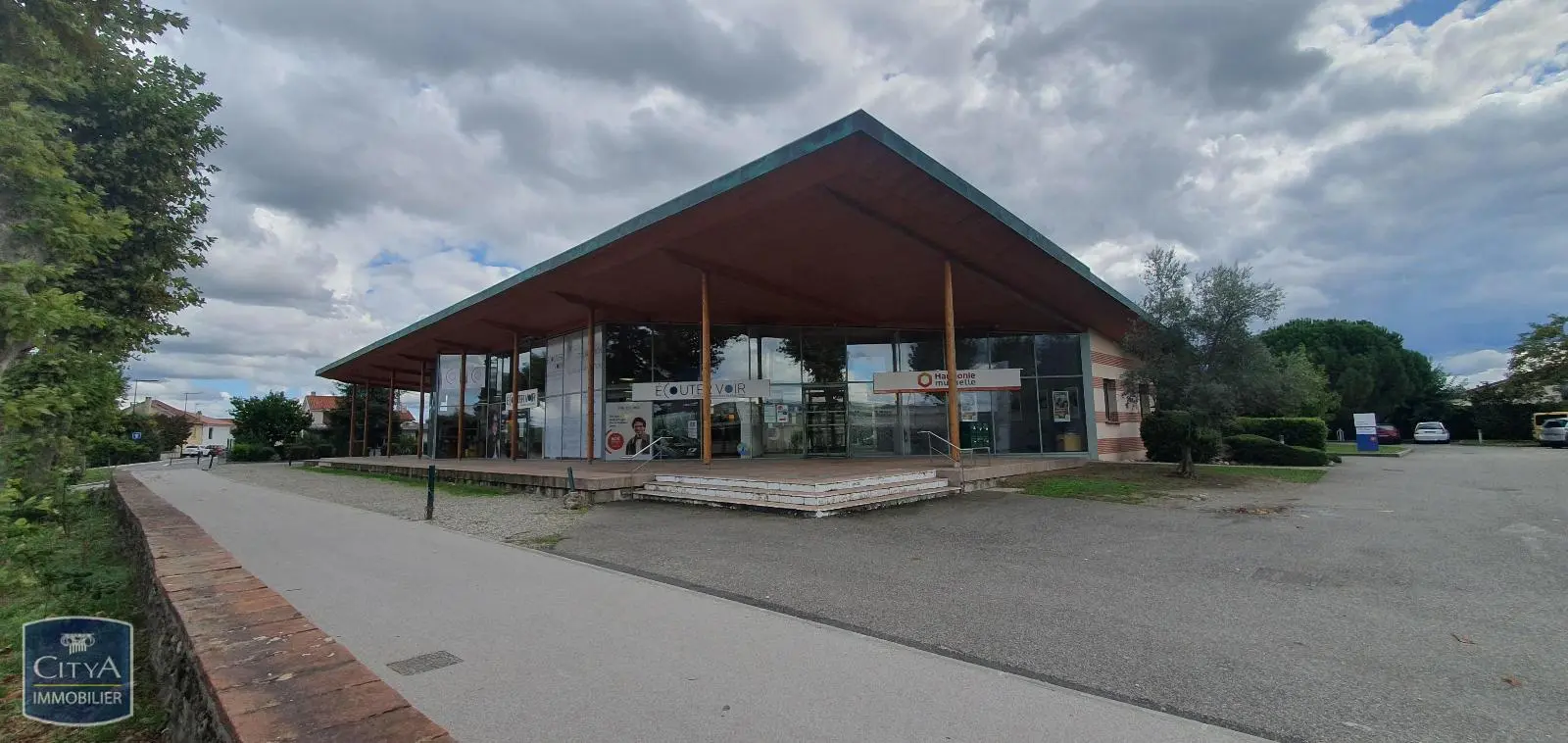 Photo 3 Local Commercial 739m²