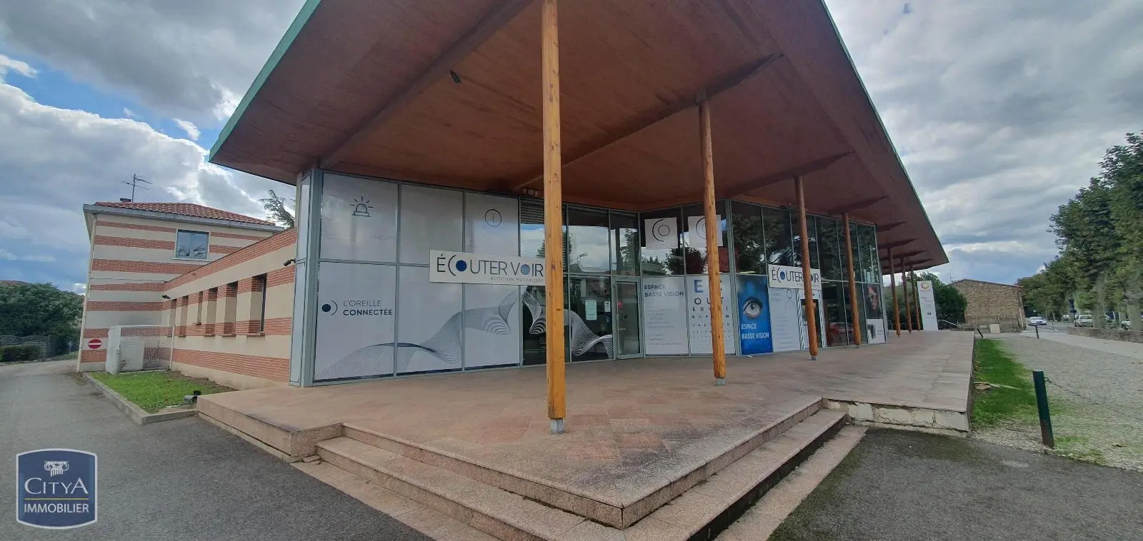 Photo 2 Local Commercial 739m²