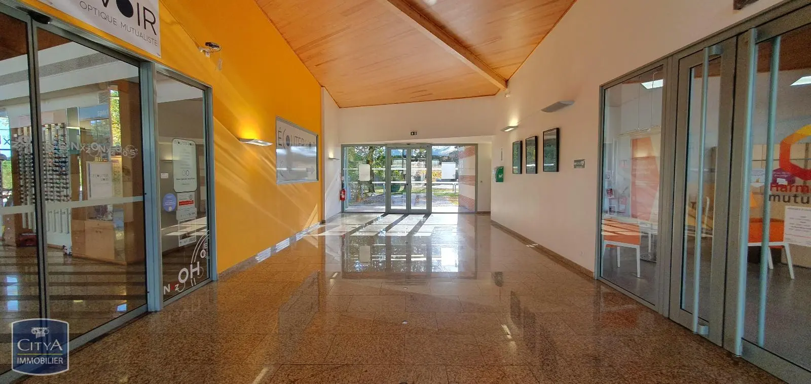 Photo 10 Local Commercial 739m²