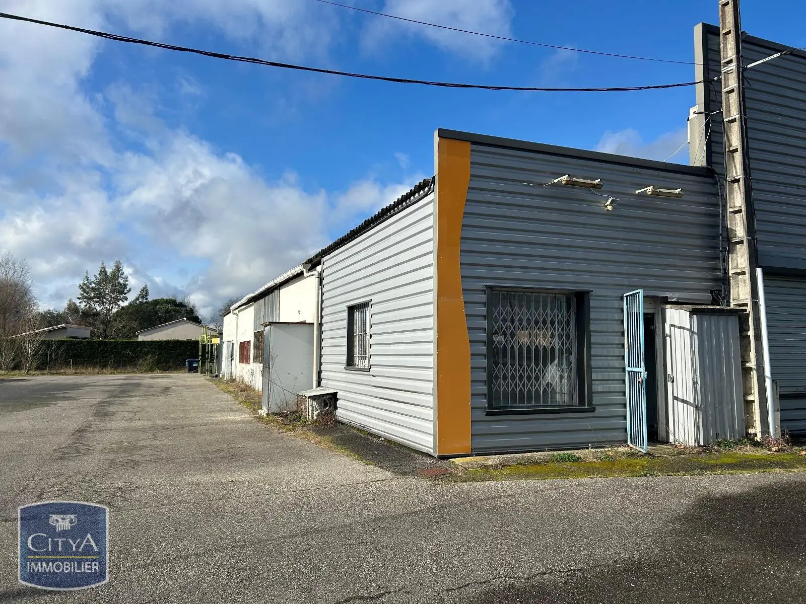 Photo 1 Local Commercial