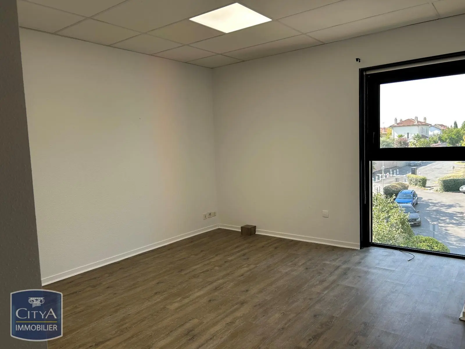 Photo 2 Local Professionnel 1 pièce 17.48m²