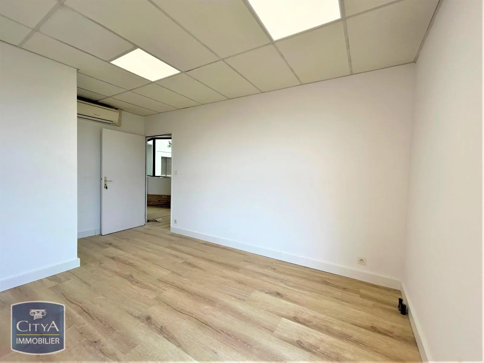 Photo 7 Local Professionnel 1 pièce 12.61m²