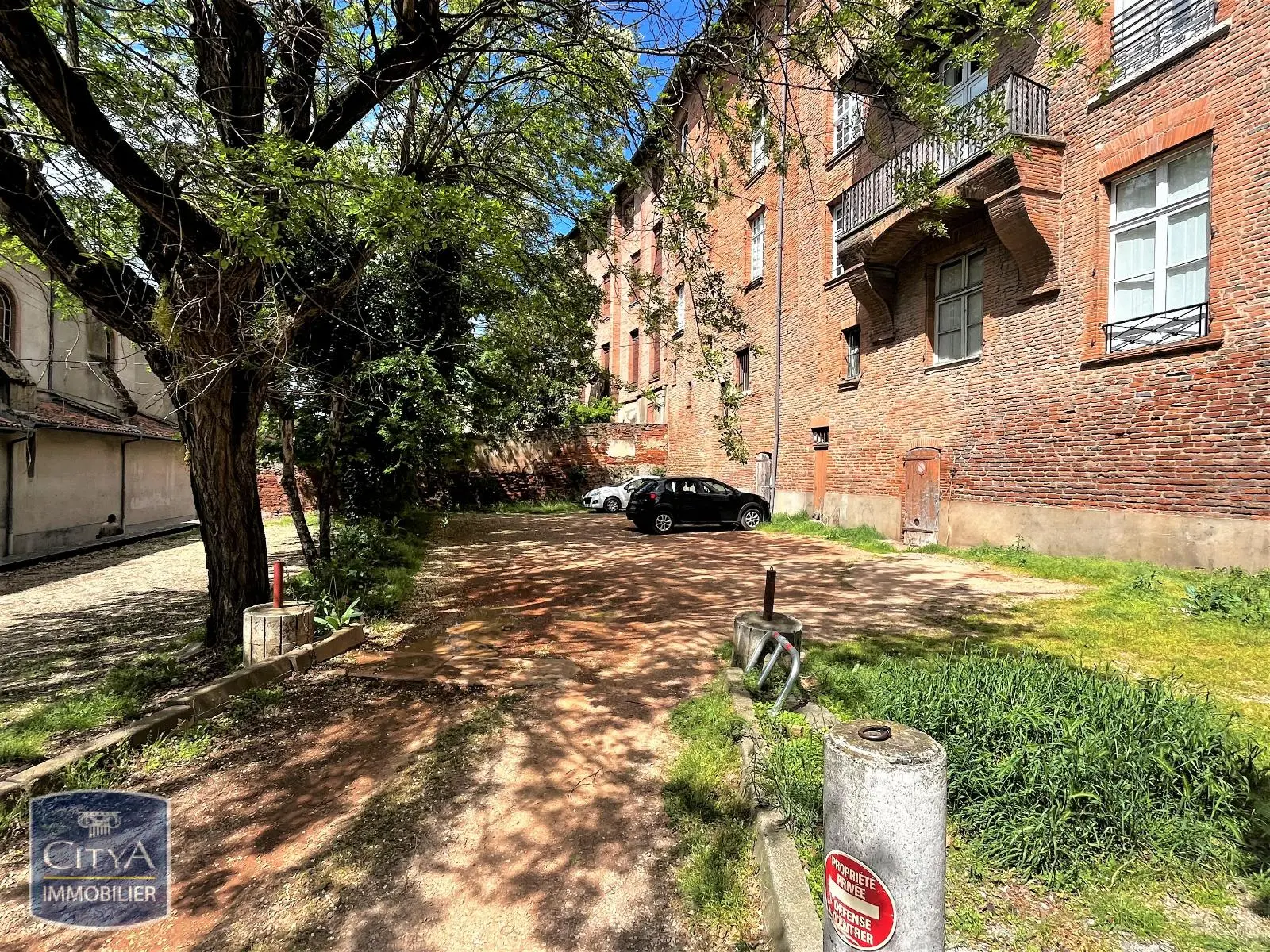 Photo 1 Parking