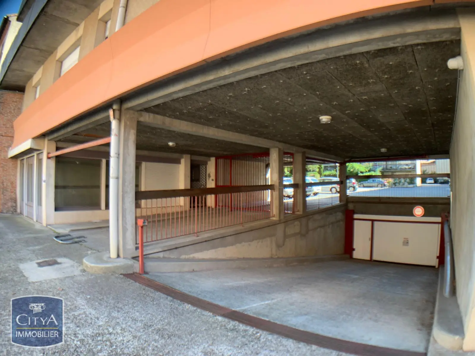 Photo 2 Parking