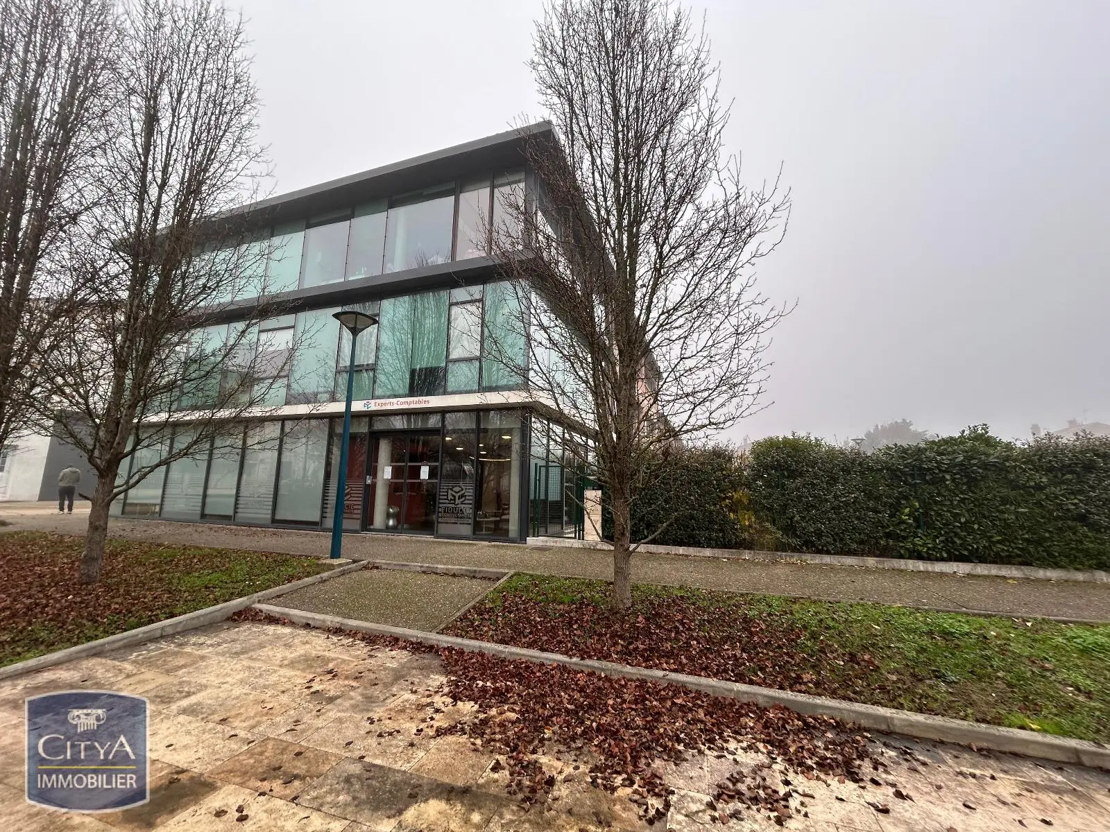 Photo 1 Local Commercial