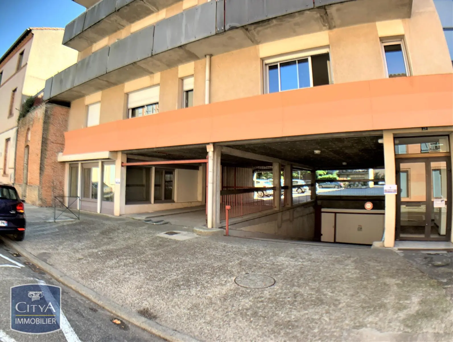 Photo 3 Parking