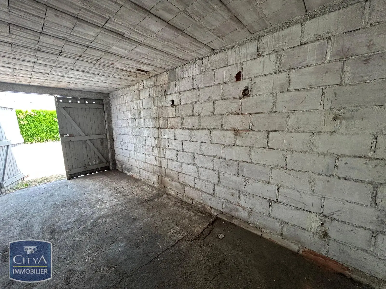 Photo 3 Parking