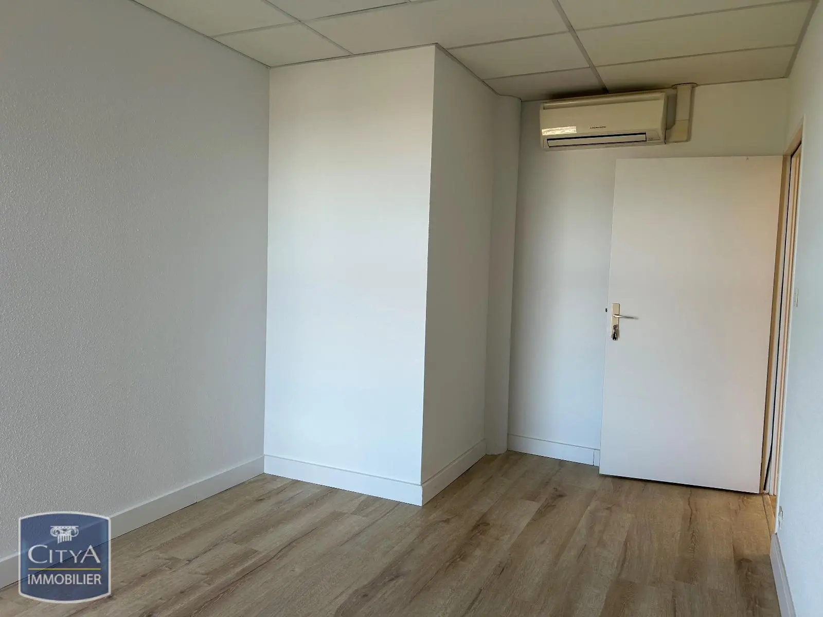 Photo 8 Local Professionnel 1 pièce 12.61m²