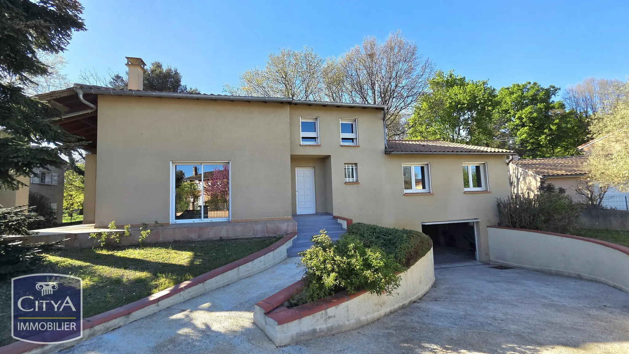 Photo 1 Maison 5 pièces 160m²