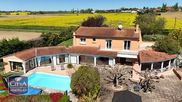 Photo 1 Maison 5 pièces 240m²