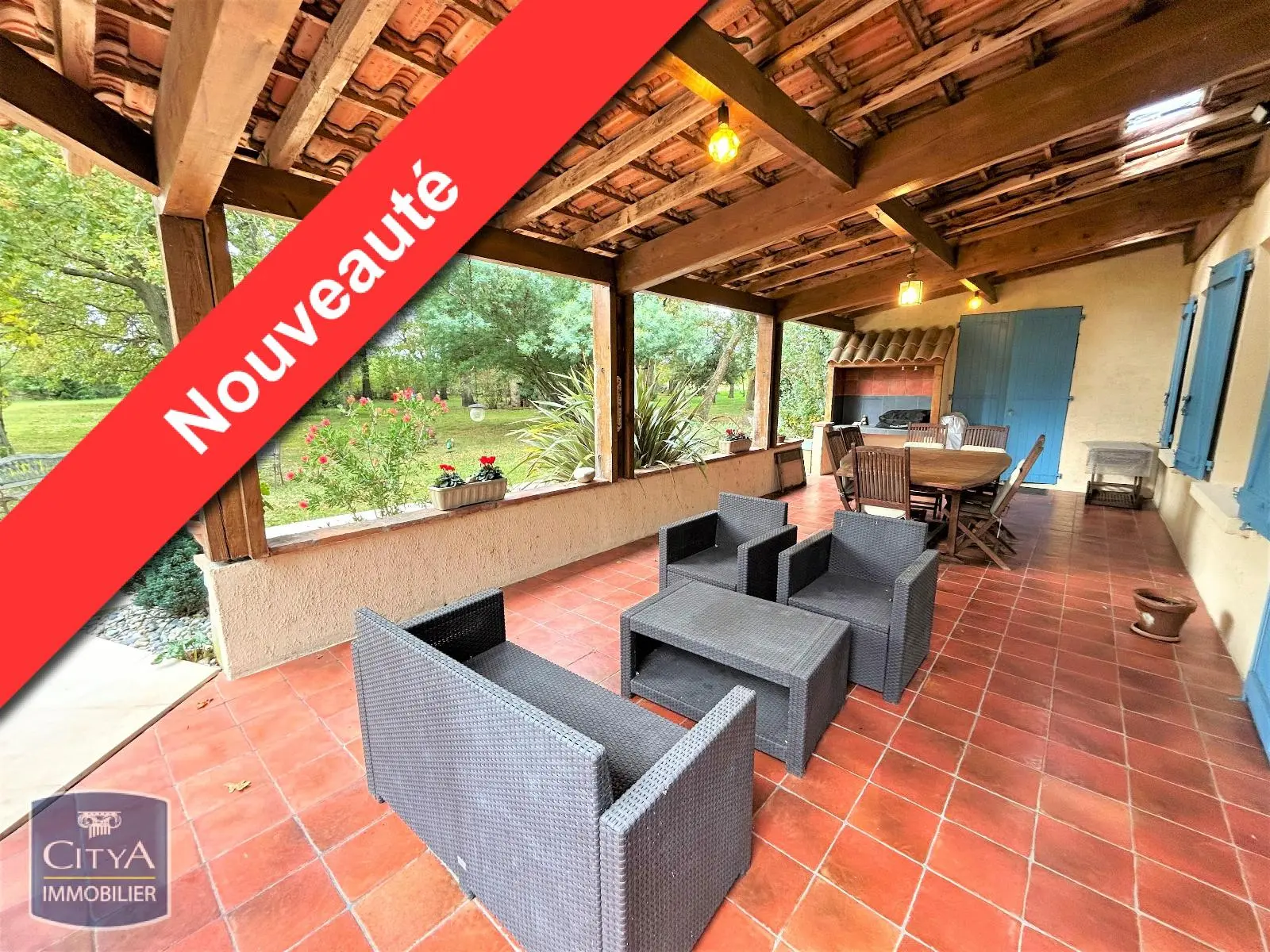 Photo 1 Maison 8 pièces 250.6m²