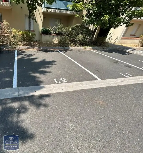 Photo 2 Parking
