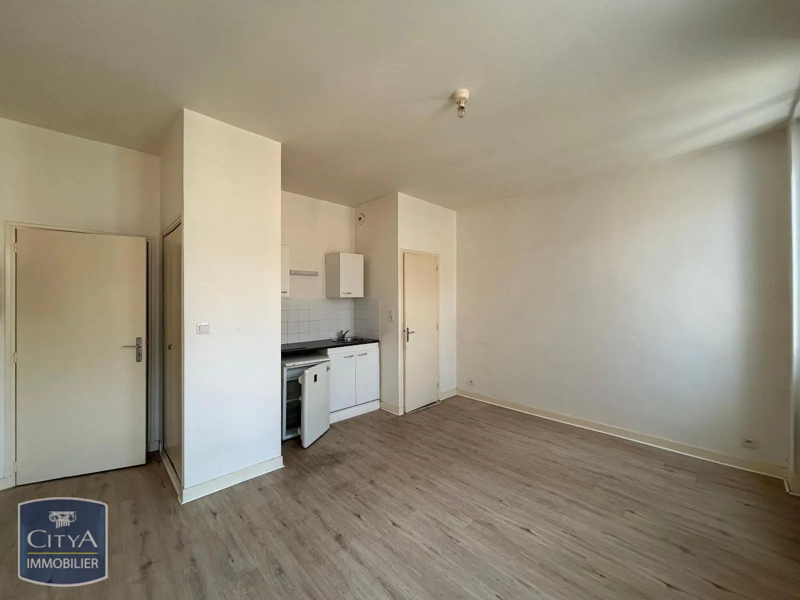 Photo 2 Appartement 1 pièce 21.98m²