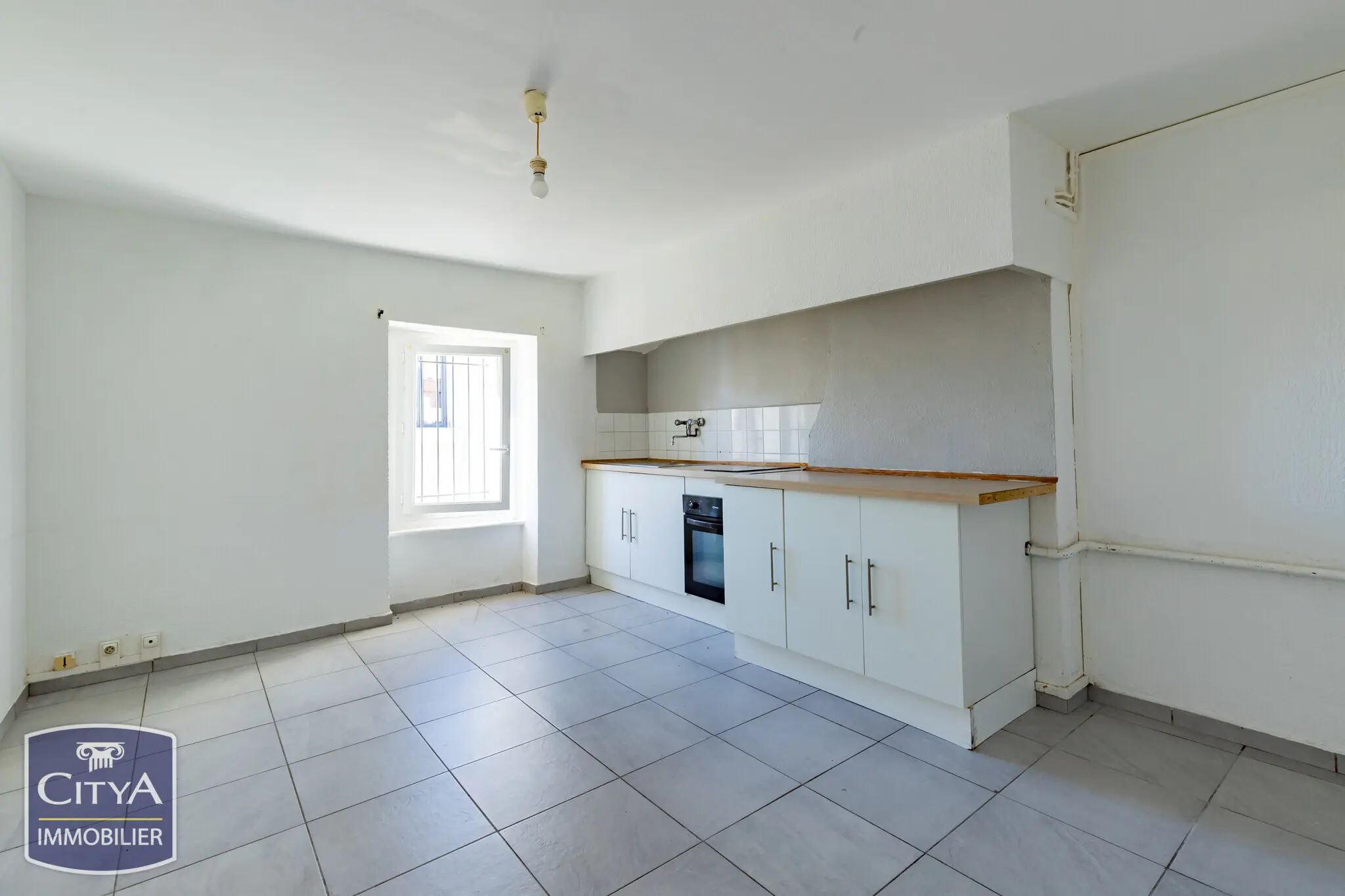 Photo 1 Immeuble 180m²
