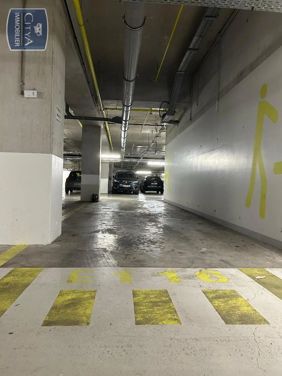 Photo 6 Parking