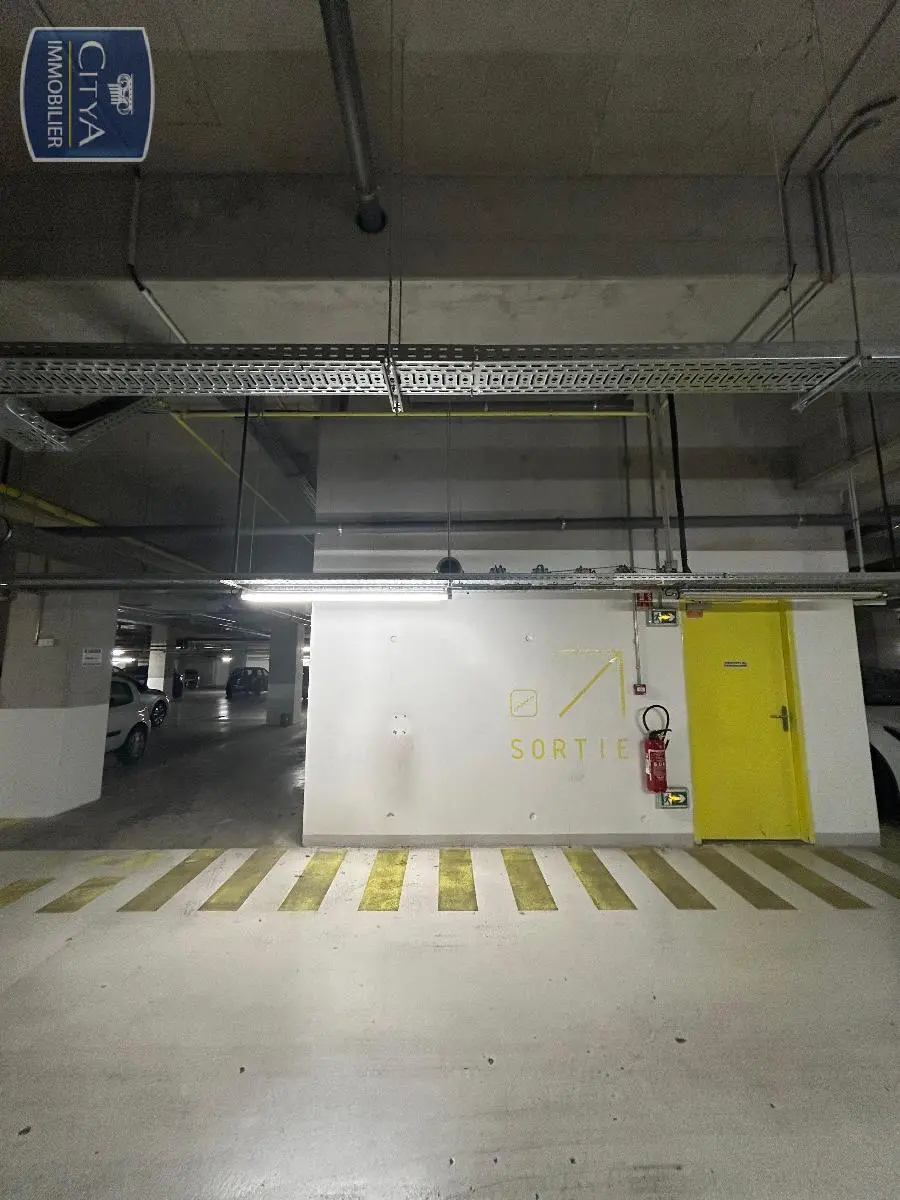 Photo 5 Parking