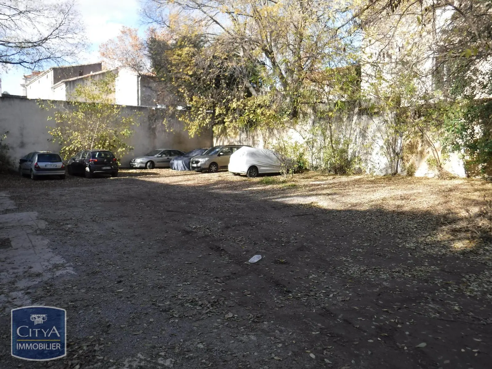 Photo 1 Parking