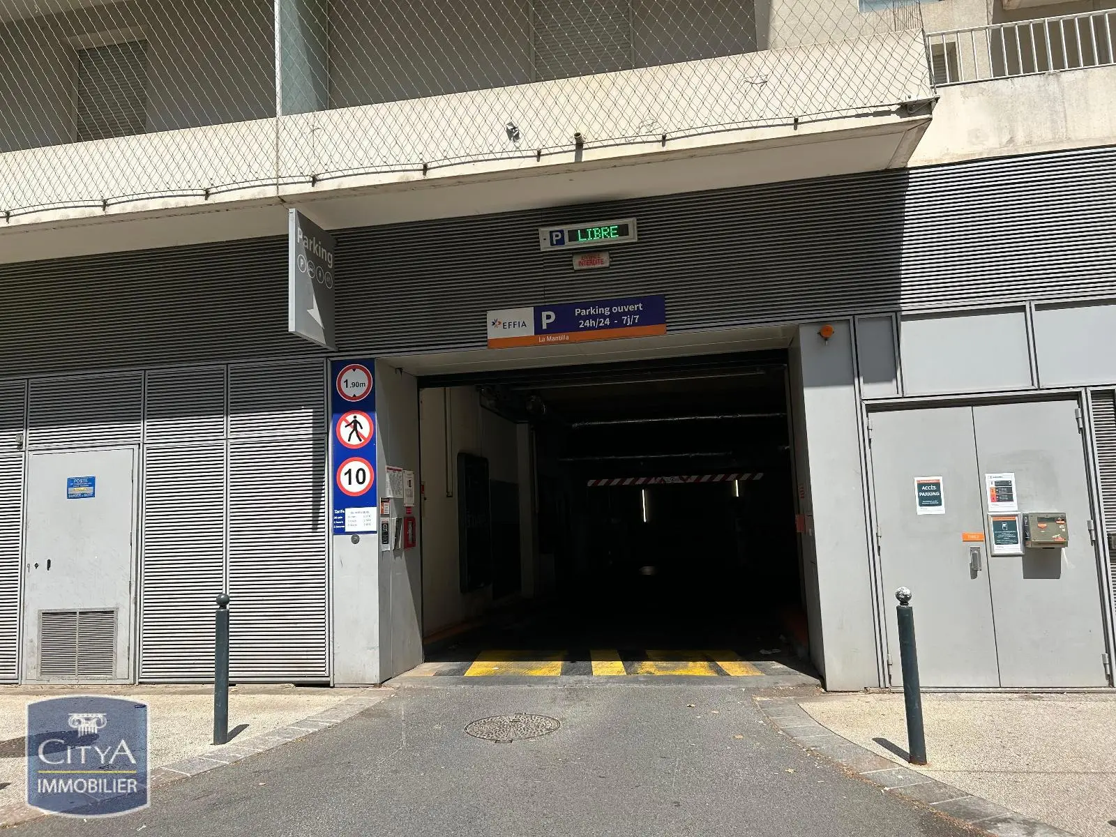Photo 3 Parking