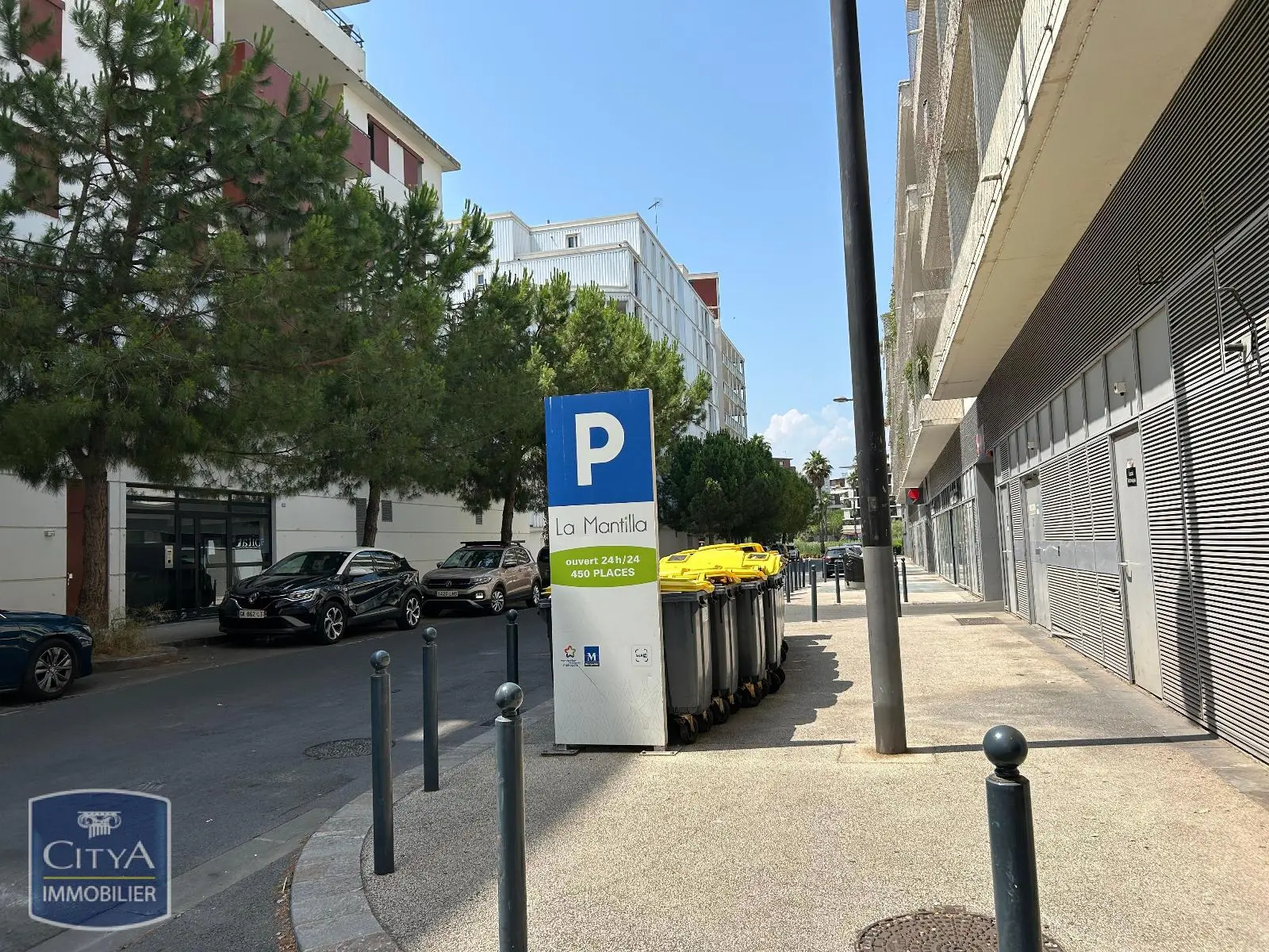 Photo 2 Parking