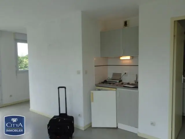 Photo 2 Appartement 1 pièce 20.86m²