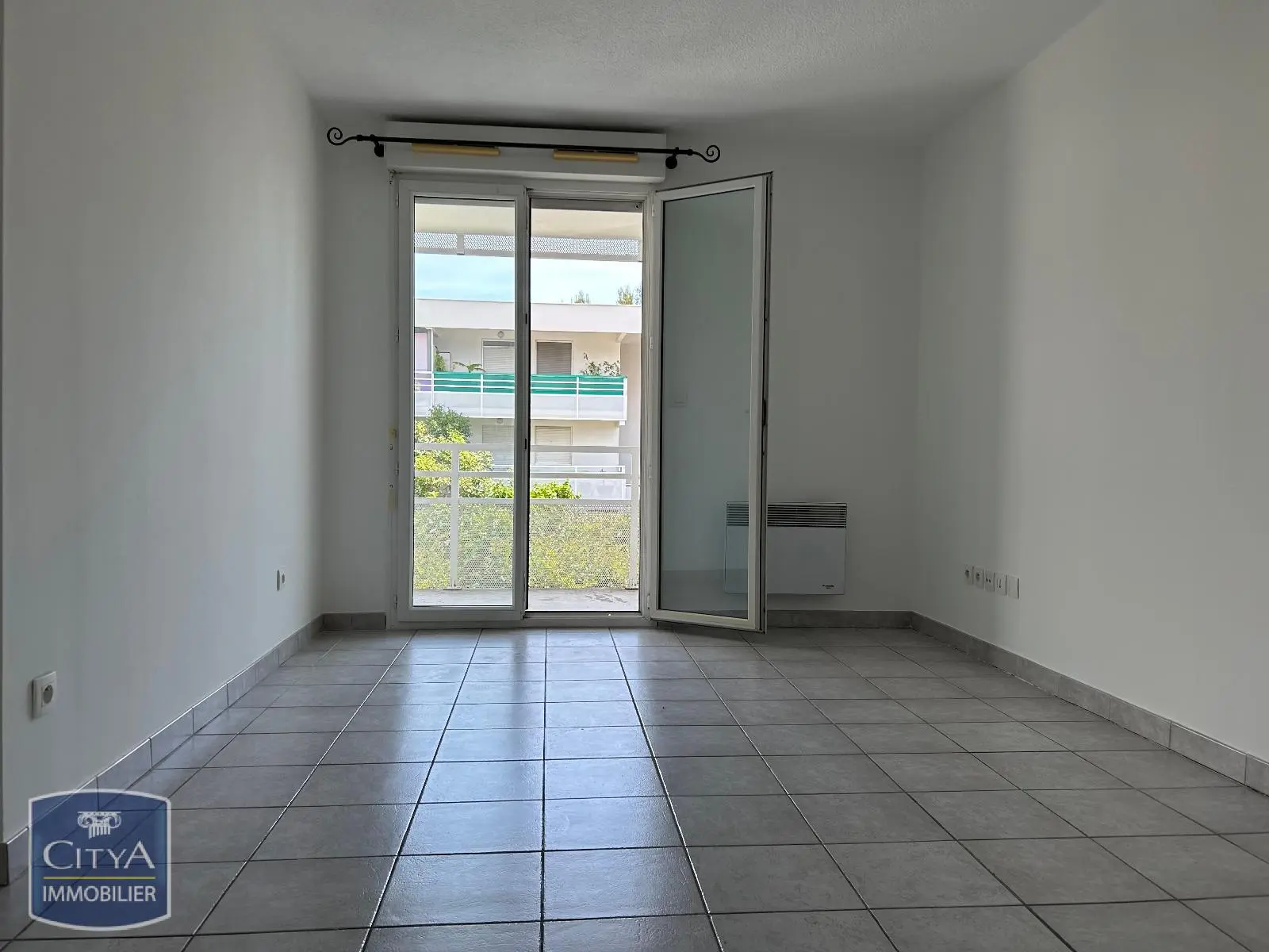 APPARTEMENT T2 + TERRASSE + PK EN SOUS-SOL