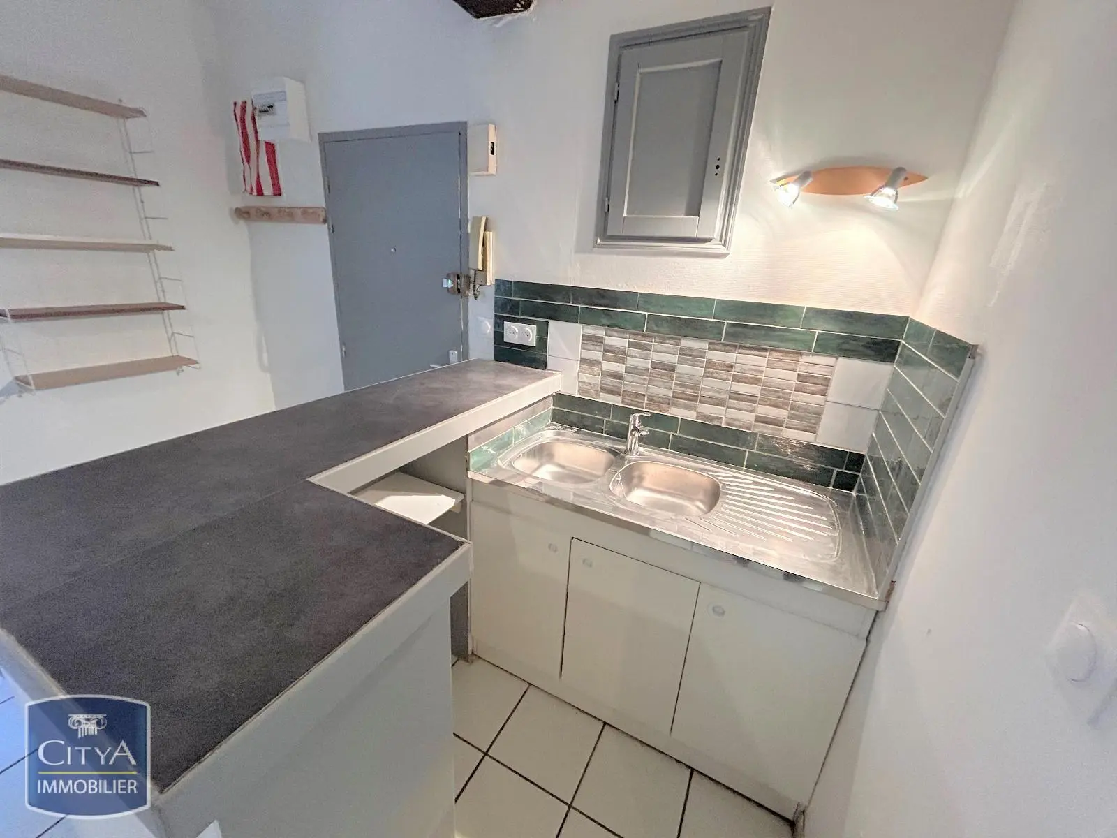 Photo 2 Appartement 1 pièce 28m²