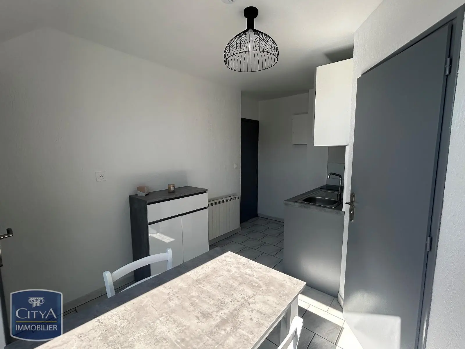 EN LOCATION STUDIO MEUBLE