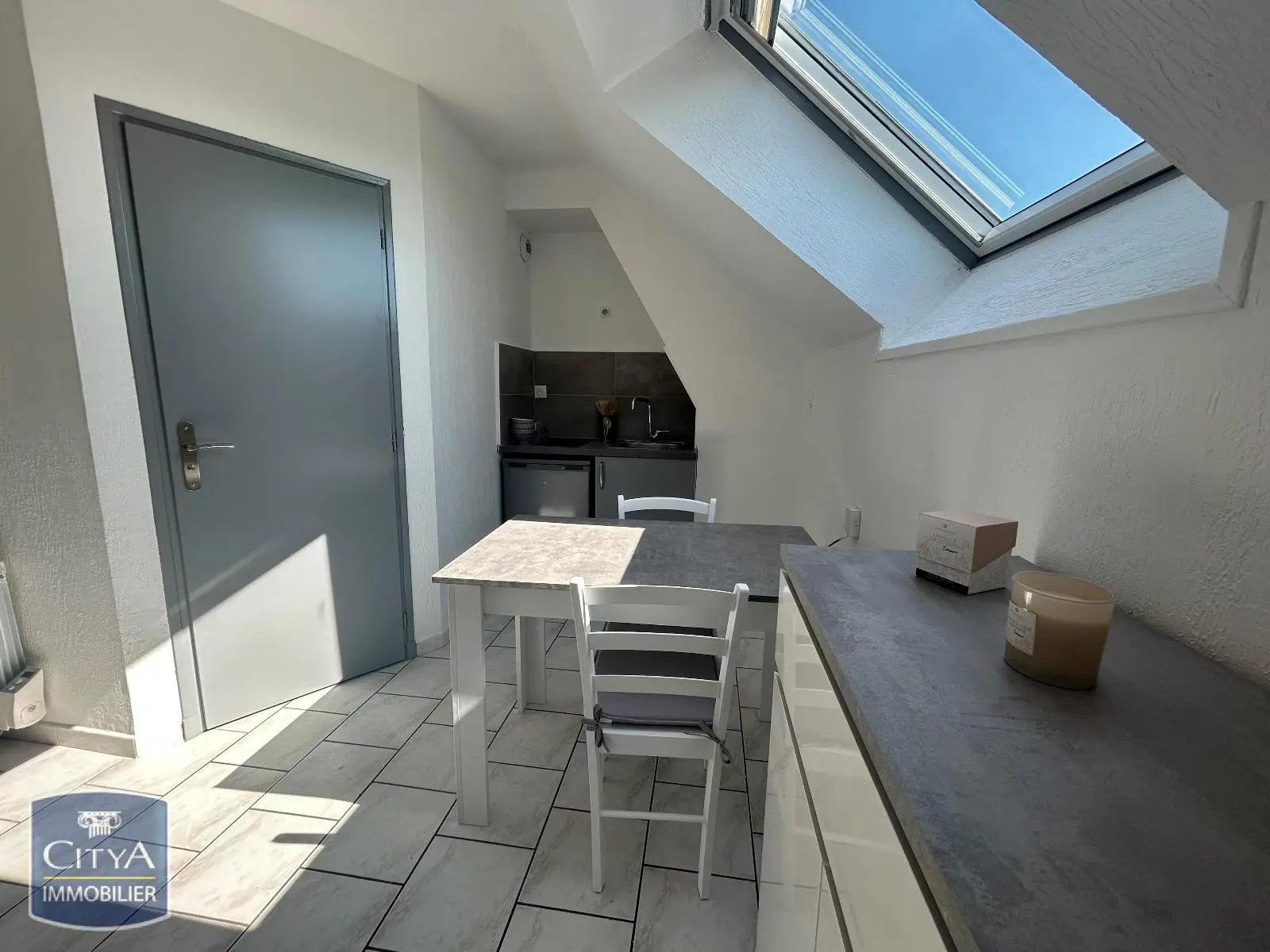 Photo 2 Appartement 1 pièce 15.74m²