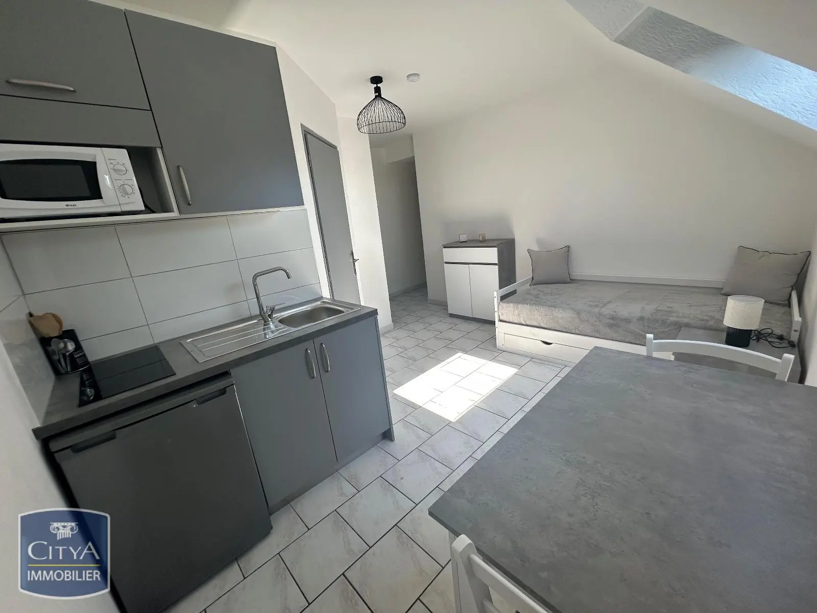 EN LOCATION STUDIO MEUBLE