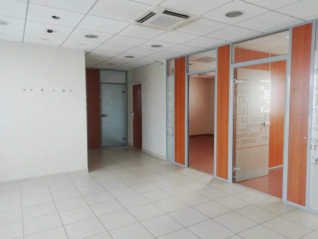 Photo 2 Local Commercial 236m²