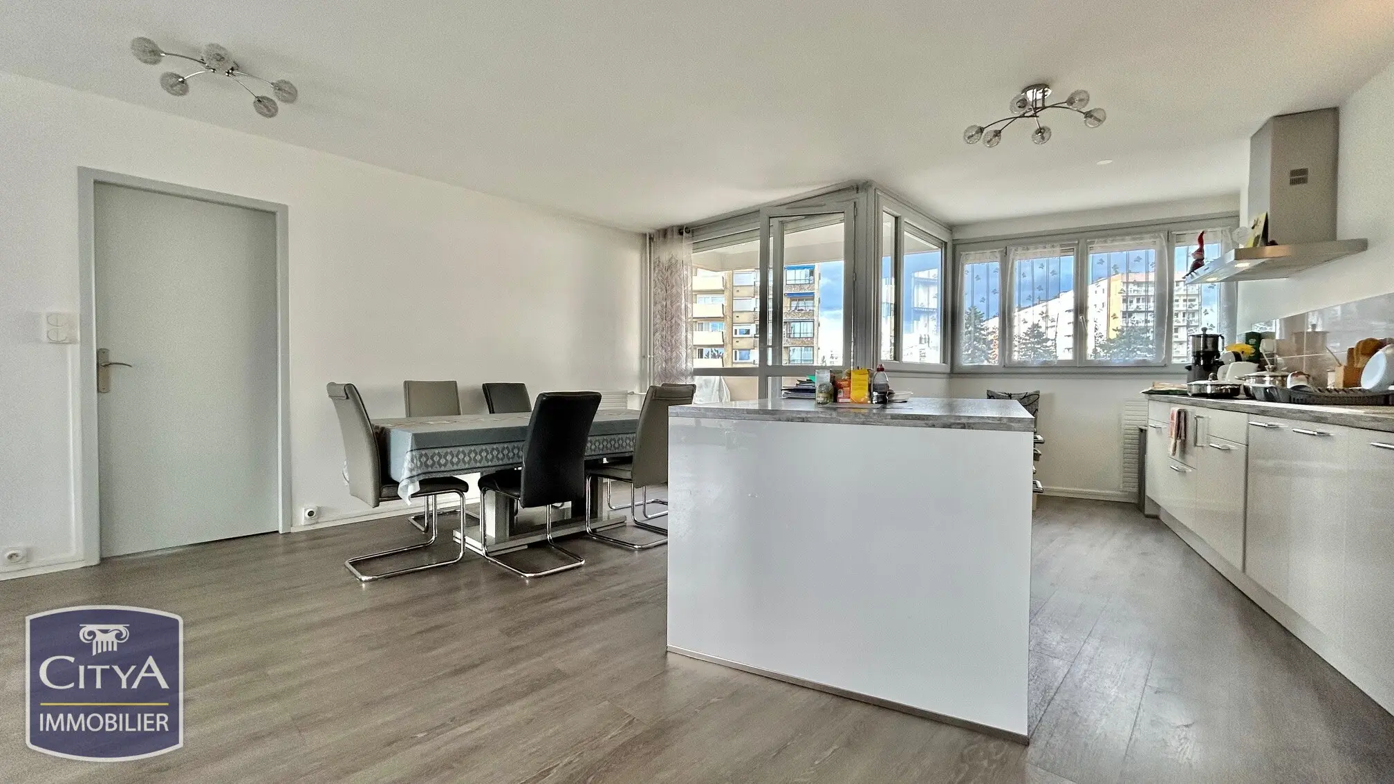 Photo 1 Appartement 5 pièces 113.24m²