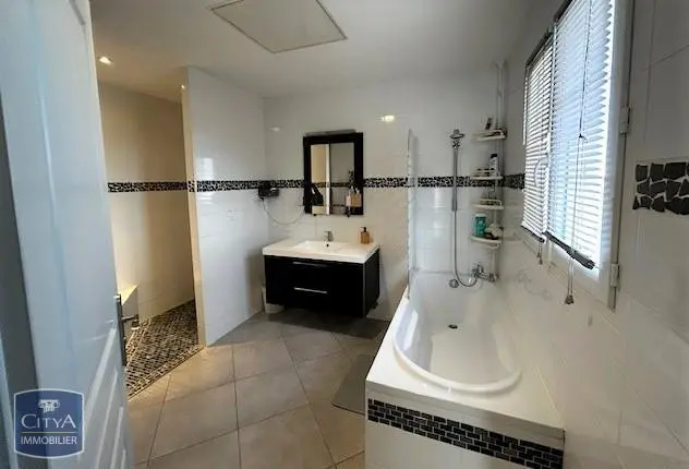 Photo 5 Maison 9 pièces 250m²