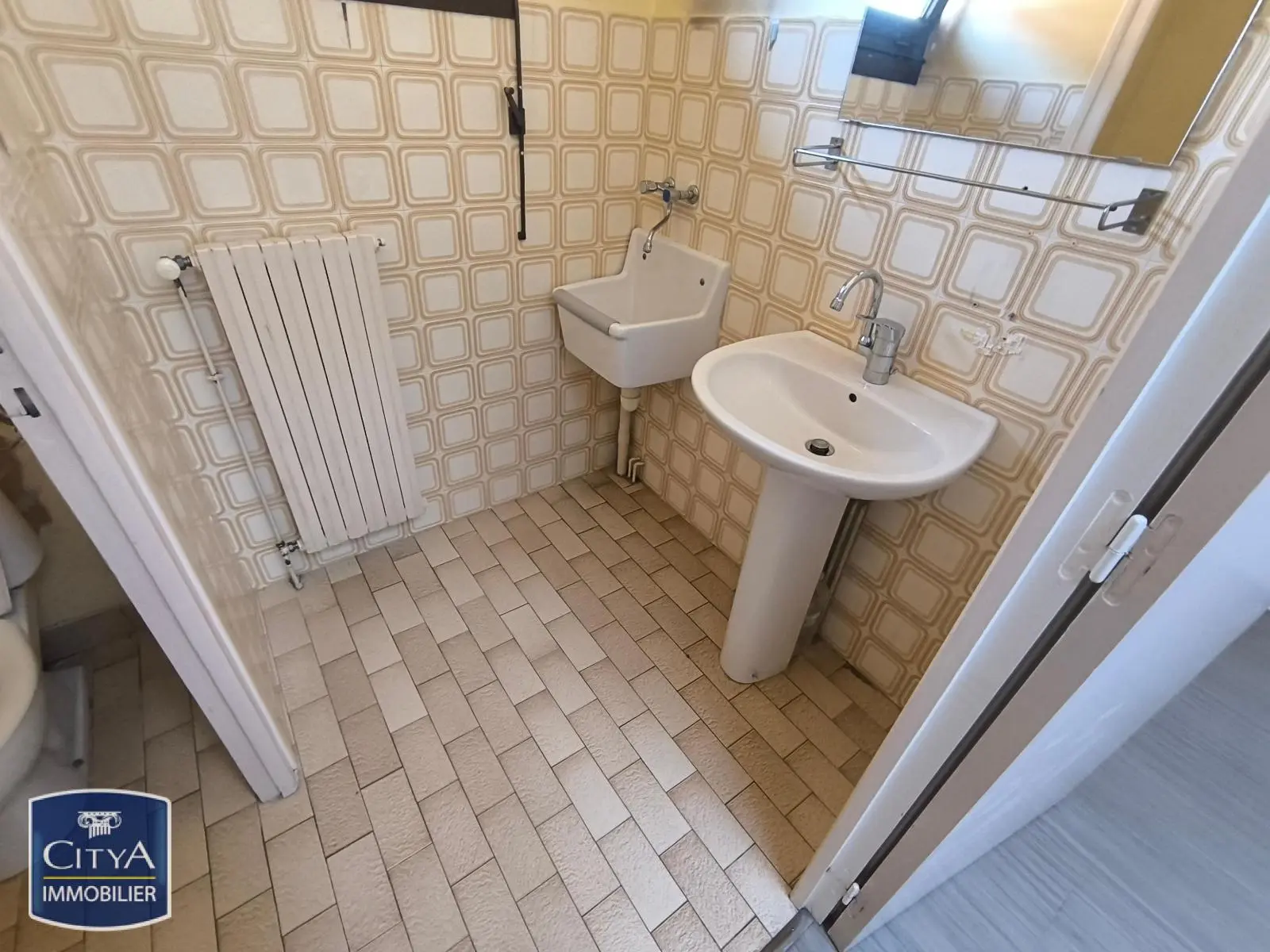 Photo 7 Local Commercial