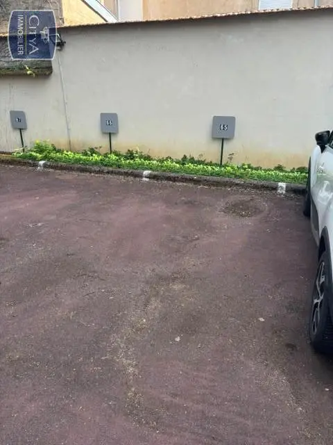 Photo 1 Parking