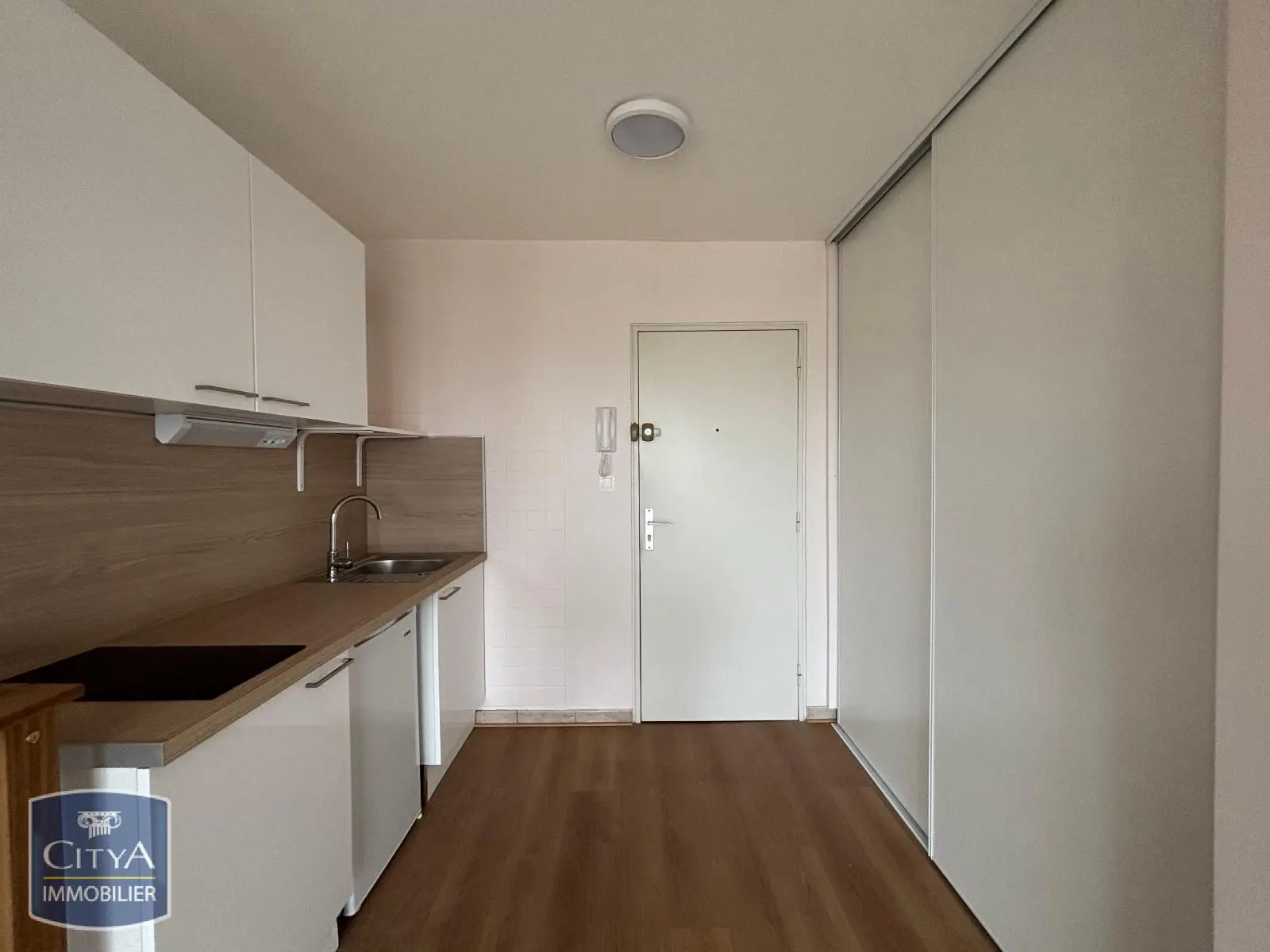 Photo 1 Appartement 1 pièce 30.27m²