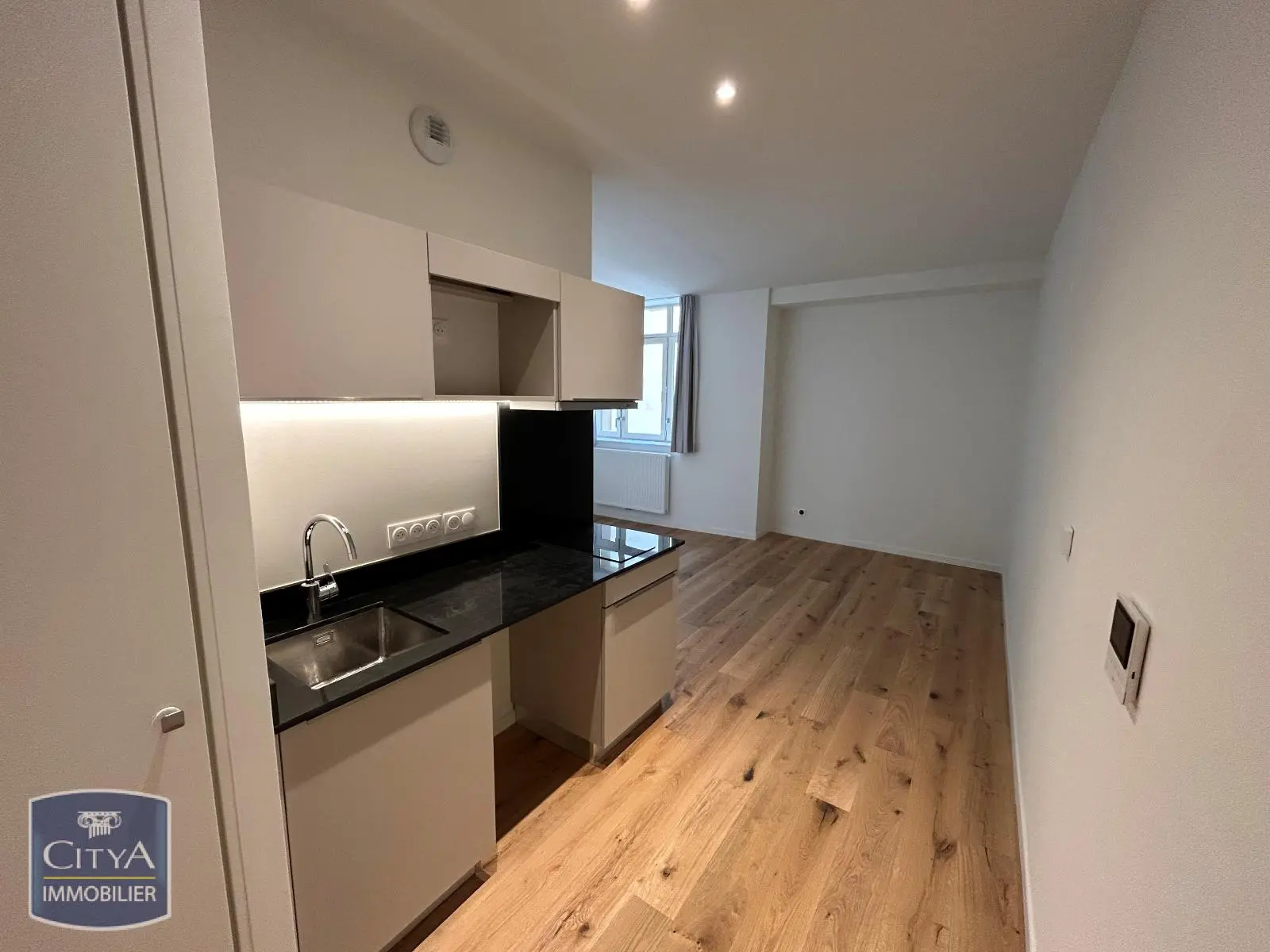 Photo 1 Appartement 1 pièce 27.58m²