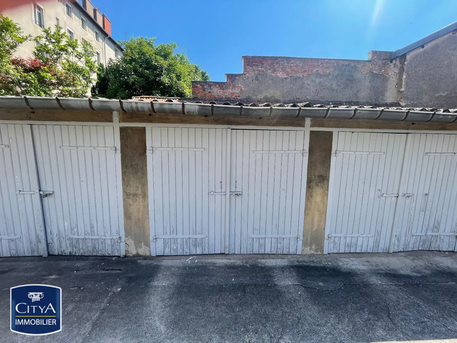 Photo 1 Parking