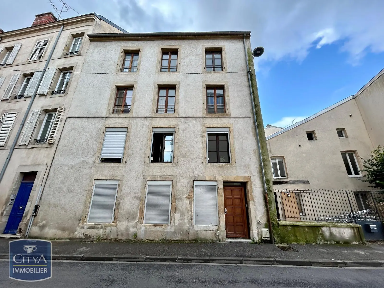 A LOUER STUDIO - T1 meublé NANCY avec TERRASSE en arrière batiment