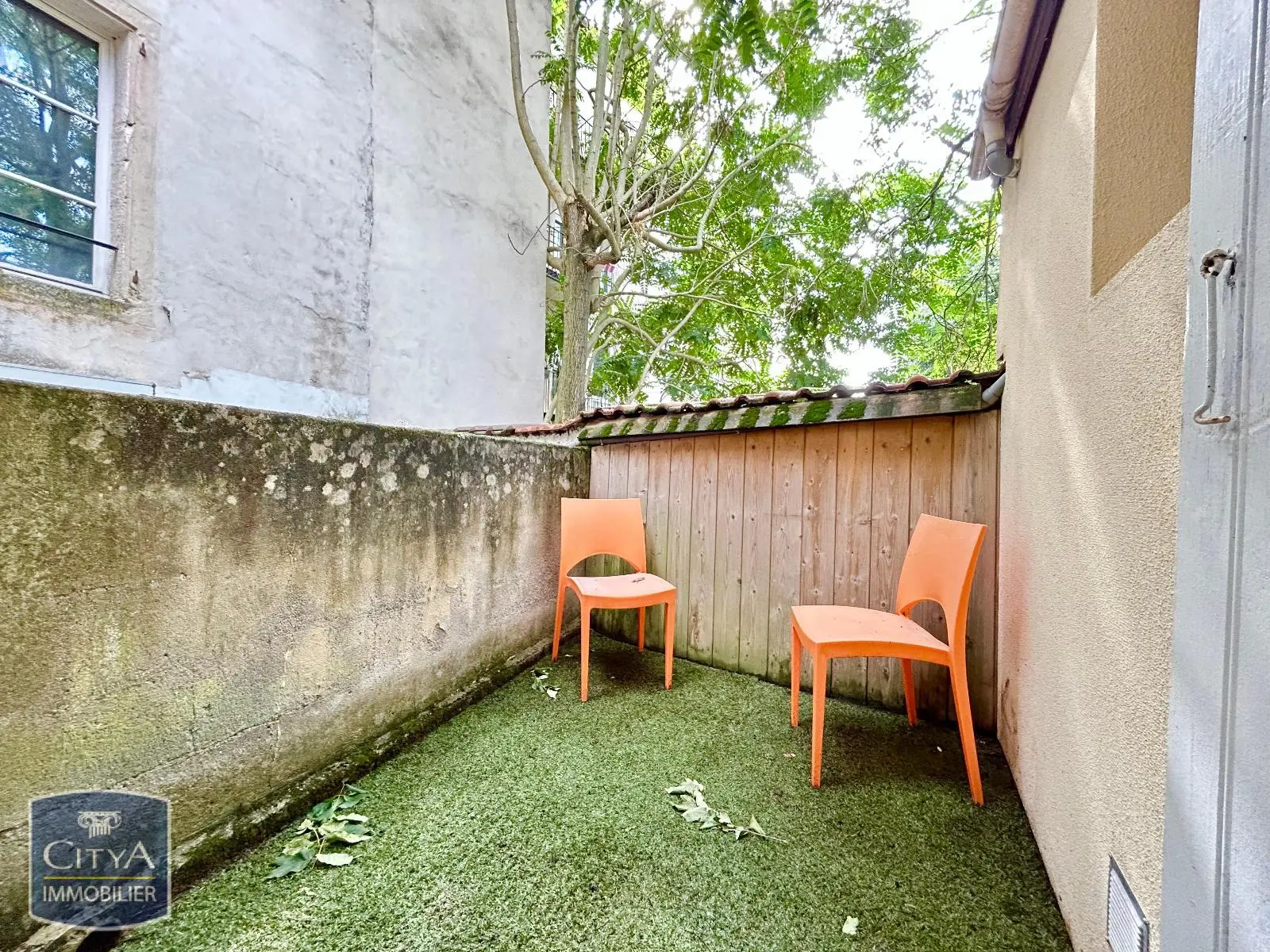 A LOUER STUDIO - T1 meublé NANCY avec TERRASSE en arrière batiment