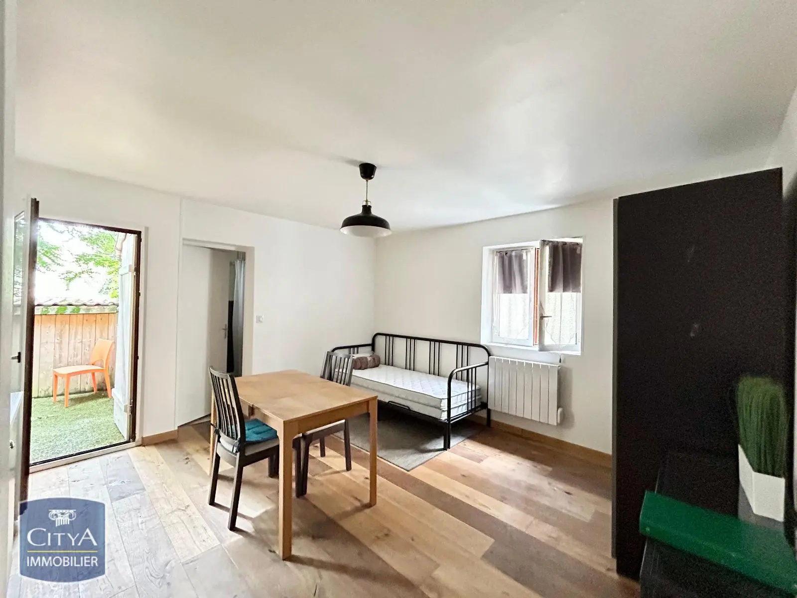 A LOUER STUDIO - T1 meublé NANCY avec TERRASSE en arrière batiment
