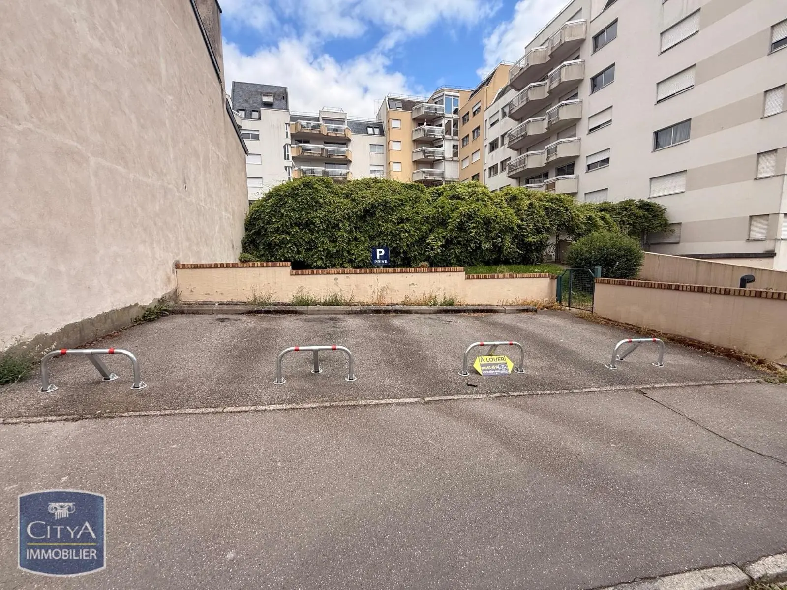 Photo 1 Parking