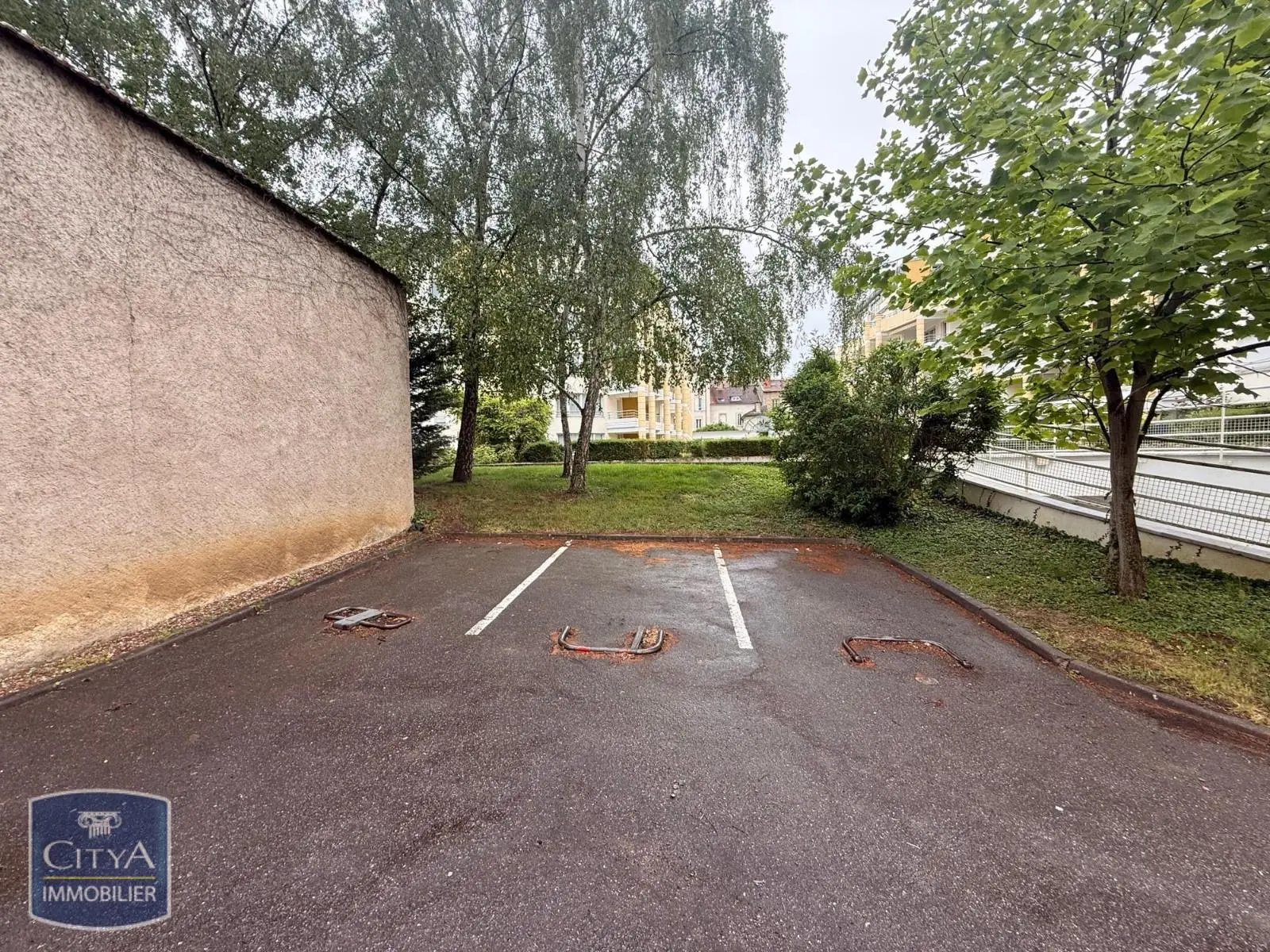 Photo 1 Parking