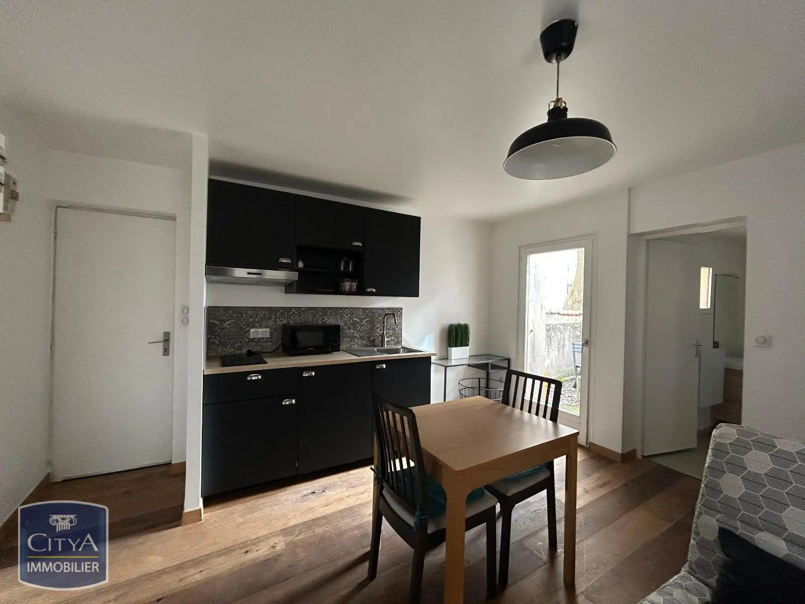 Photo 1 Appartement 1 pièce 20.69m²