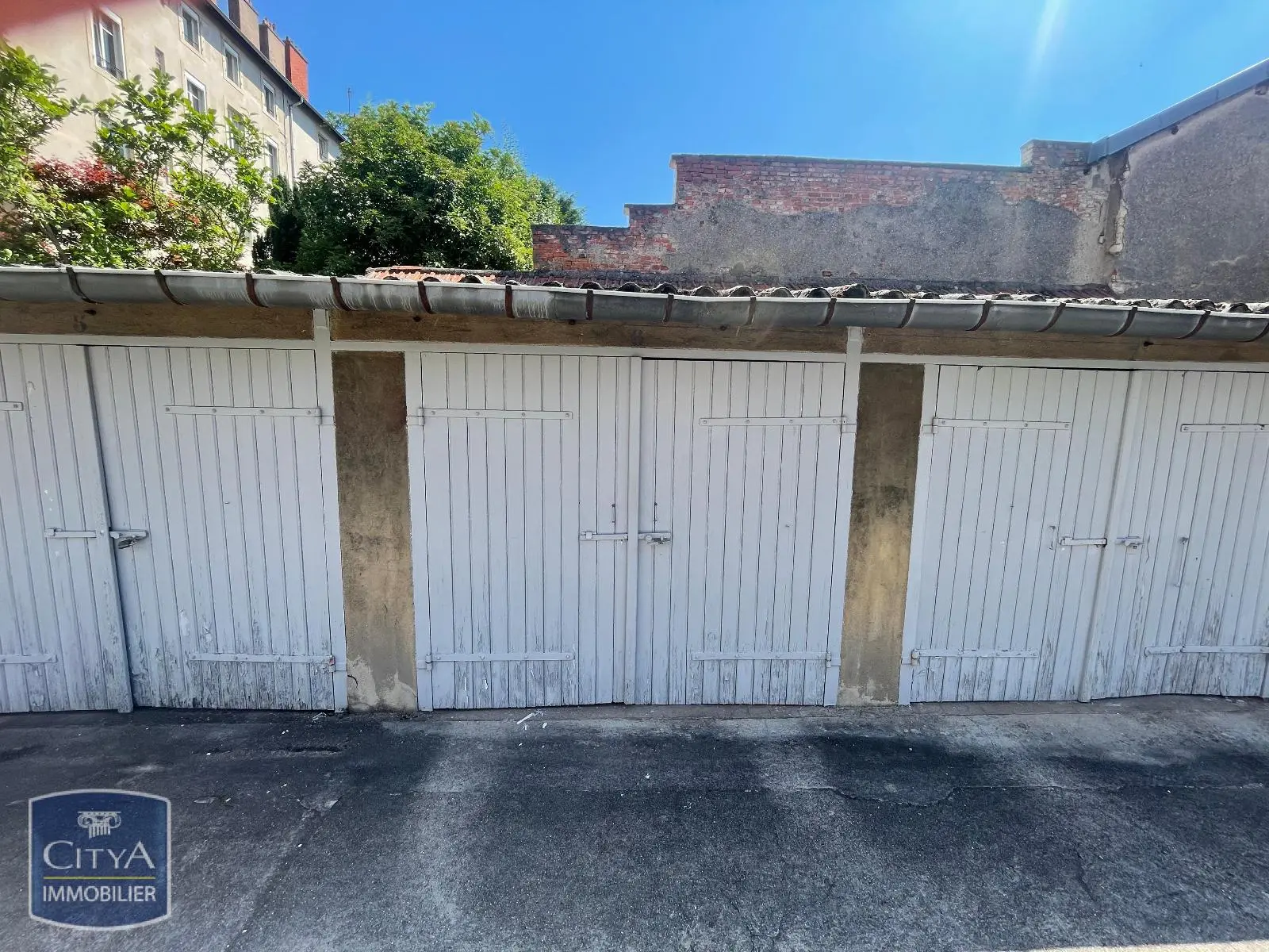 Photo 1 Parking
