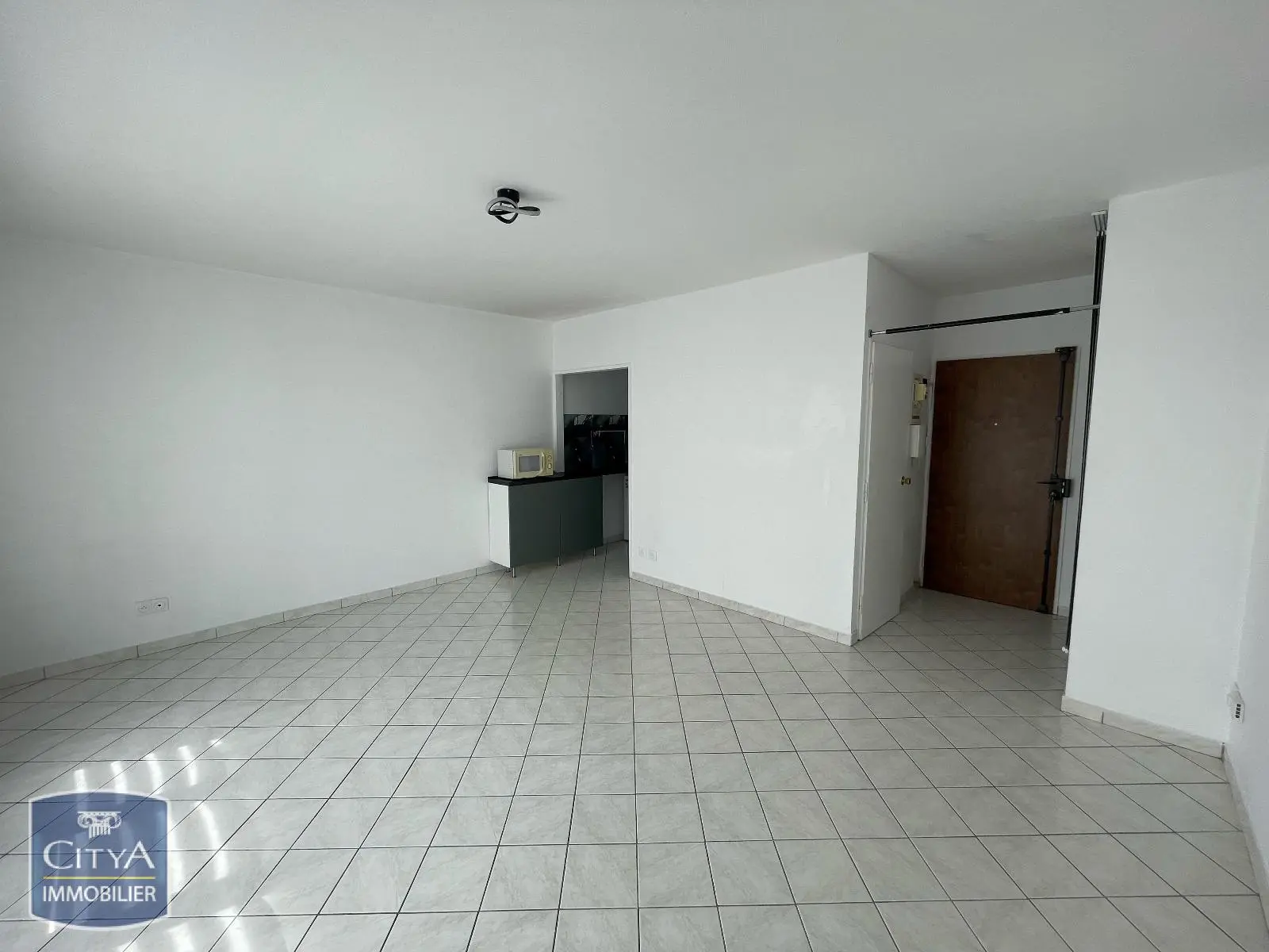 Photo 1 Appartement 1 pièce 26.8m²