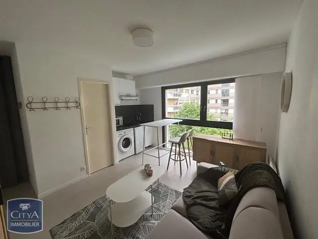 Photo 2 Appartement 1 pièce 17.79m²