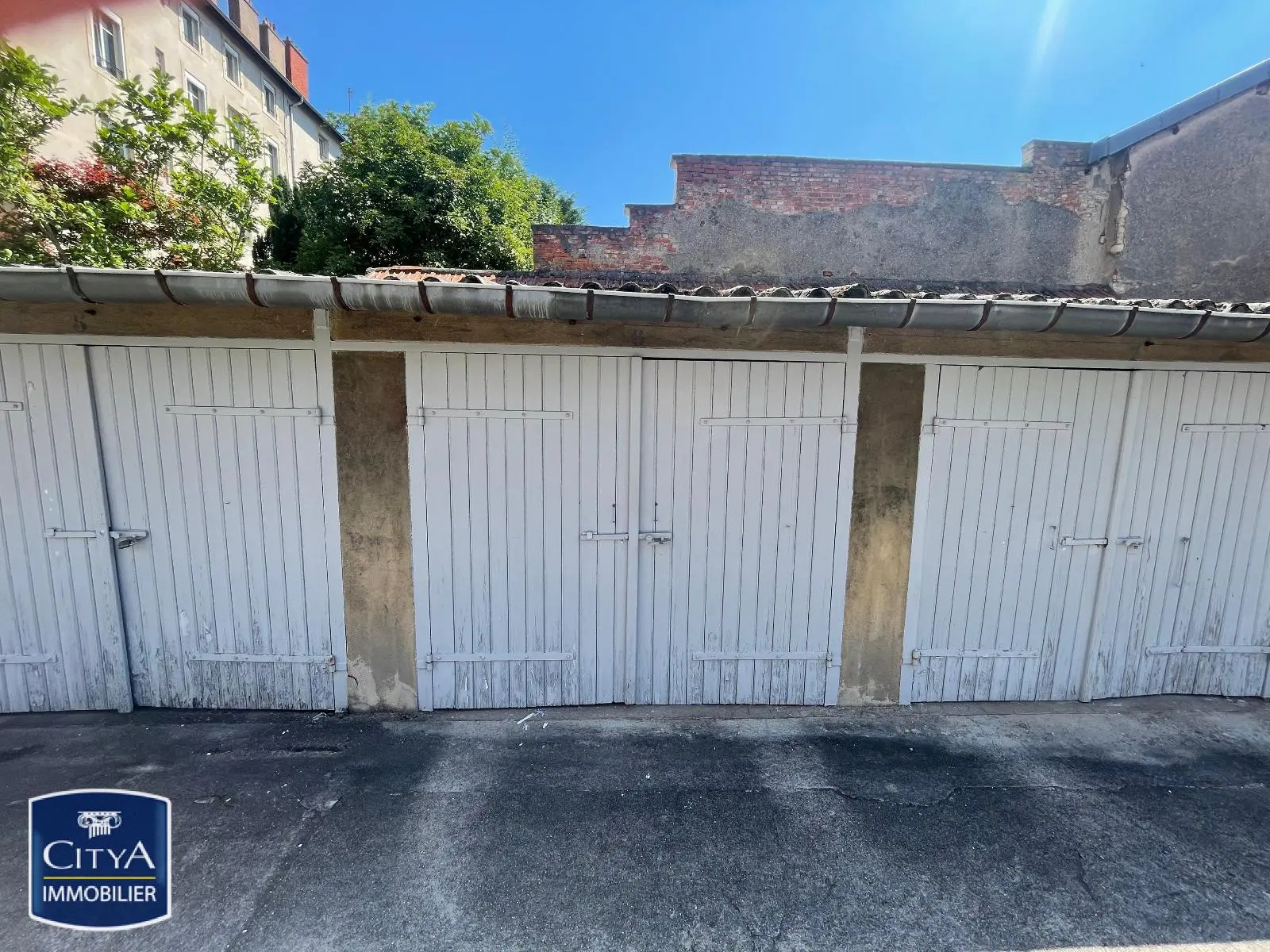Photo 1 Parking
